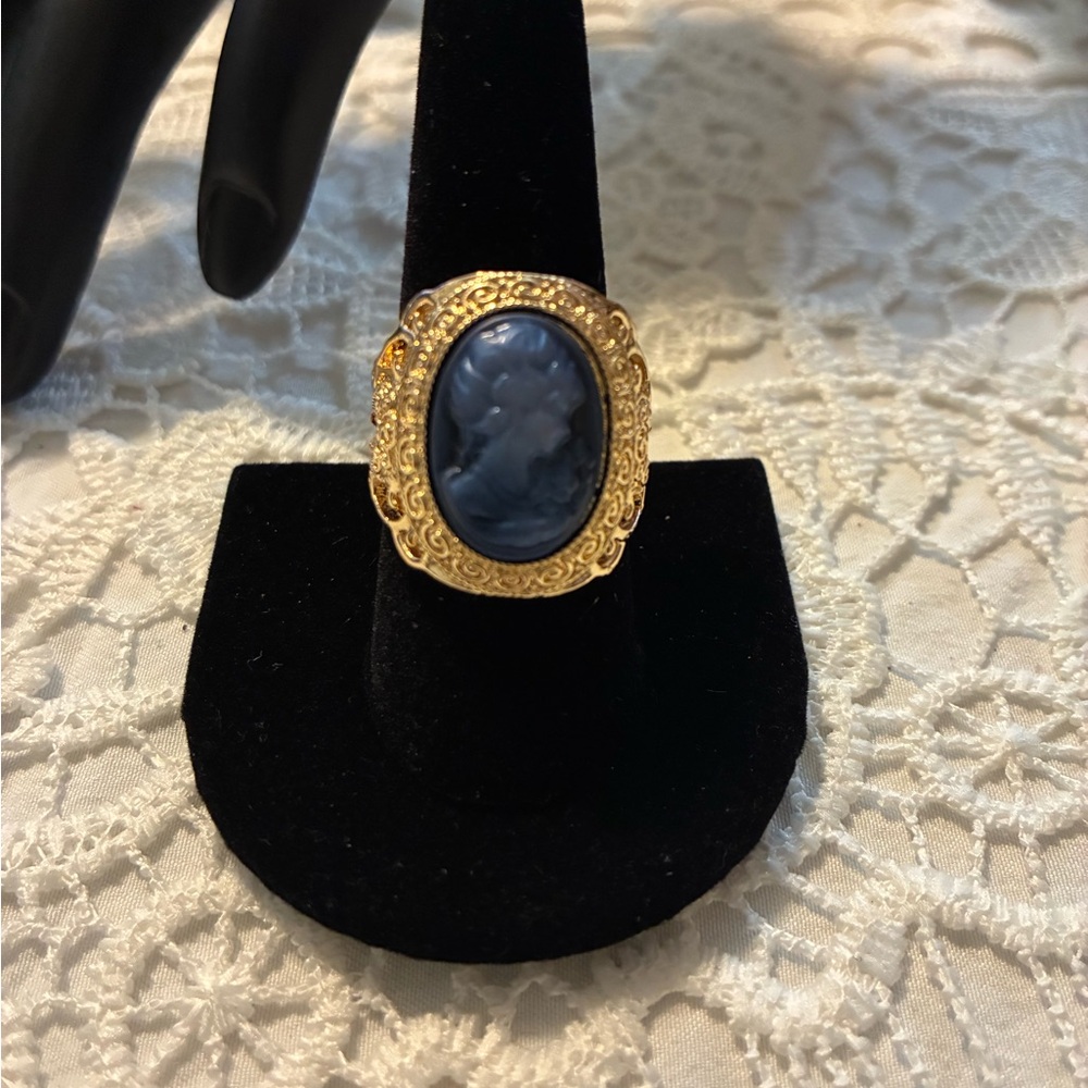 Elegant Gold and Blue Cameo Ring size 9.5